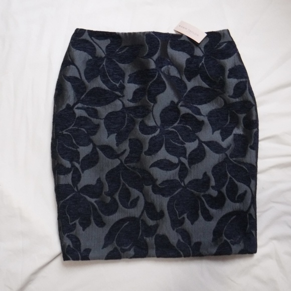 Ann Taylor Factory Dresses & Skirts - 2/$20 Ann Taylor Loft Skirt 4P Blues Floral NWT